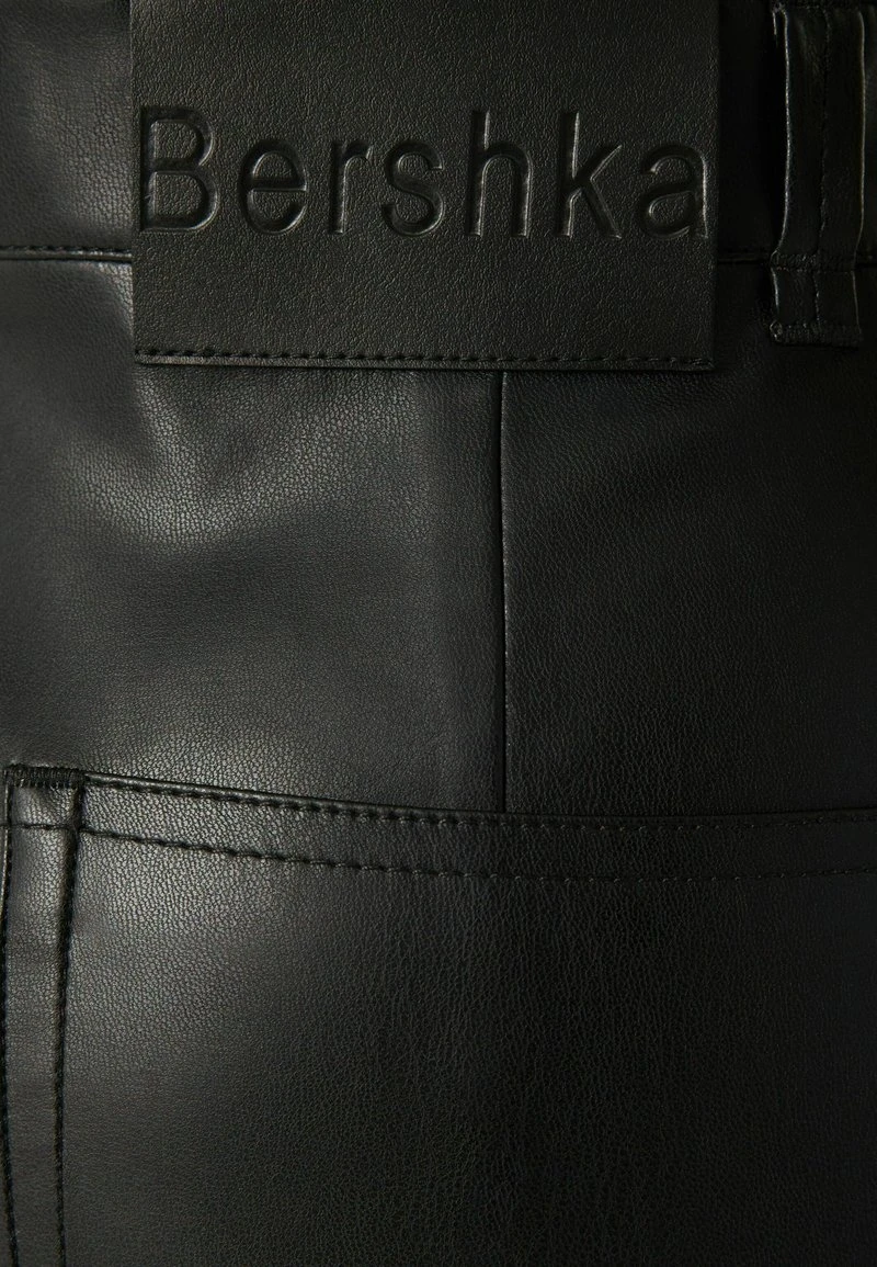 BERSHKA STRAIGHT FIT - Stoffhose - Black 8 BERSHKA STRAIGHT FIT - Stoffhose - Black – Bild 6