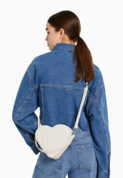 BERSHKA QUILTED-HEART - Handtasche - White 9 BERSHKA QUILTED-HEART - Handtasche - White -Bershka Verkaufsgeschäft e185e4f69b834e729c7a915dc7bd63a0