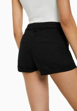 BERSHKA COMFORT WITH TURN-UP HEMS - Shorts - Black -Bershka Verkaufsgeschäft e3c4284cceec478b94810e5e1cd45387