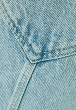 BERSHKA Latzhose - Light Blue Denim -Bershka Verkaufsgeschäft e3da073d621b42058a1aa02fabc14571