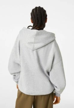 BERSHKA OVERSIZE PLUSH 07073670 - Sweatjacke - Mottled Grey 10 BERSHKA OVERSIZE PLUSH 07073670 - Sweatjacke - Mottled Grey -Bershka Verkaufsgeschäft e3fdd0bce782443aaf889c51dafae382