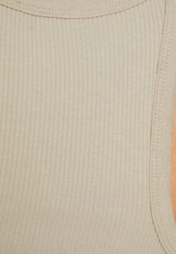 BERSHKA SLEEVELESS - Top - Beige 12 BERSHKA SLEEVELESS - Top - Beige -Bershka Verkaufsgeschäft e4549c39360d424389647c42a0178326