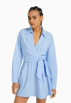 BERSHKA CROSSOVER DETAIL- MINI LONG SLEEVE - Blusenkleid - Light Blue