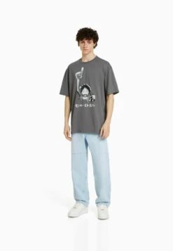 BERSHKA BOXY FIT SHORT SLEEVE ONE PIECE - T-Shirt Print - Mottled Dark Grey 13 BERSHKA BOXY FIT SHORT SLEEVE ONE PIECE - T-Shirt Print - Mottled Dark Grey -Bershka Verkaufsgeschäft e67ee37e567e4d7681e77ceed0591352 1