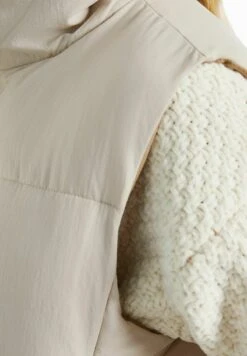 BERSHKA PUFFER - Weste - Stone 13 BERSHKA PUFFER - Weste - Stone -Bershka Verkaufsgeschäft e8aa2aa22052468483ba86e5793ba7b4