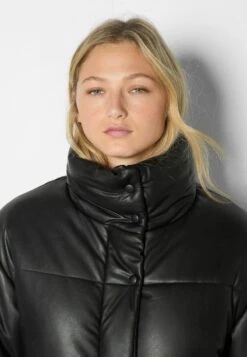 BERSHKA LONG - Wintermantel - Black 10 BERSHKA LONG - Wintermantel - Black -Bershka Verkaufsgeschäft e929d8fef6774955be3235681f7432c7