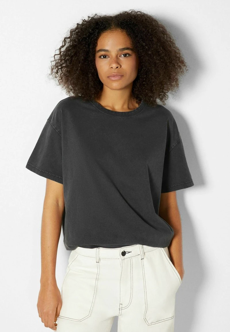 BERSHKA OVERSIZE SHORT SLEEVE - T-Shirt Print - Dark Grey 3 BERSHKA OVERSIZE SHORT SLEEVE - T-Shirt Print - Dark Grey
