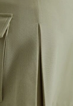 BERSHKA TAILORED WITH POCKETS - Minirock - Khaki 13 BERSHKA TAILORED WITH POCKETS - Minirock - Khaki -Bershka Verkaufsgeschäft ec042dce60f444eb8e9f82304816864a