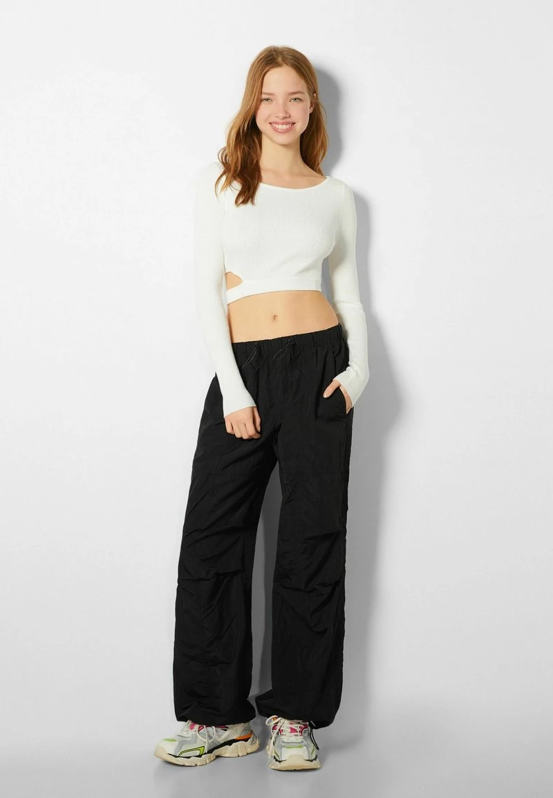 BERSHKA PARACHUTE - Stoffhose - Black 4 BERSHKA PARACHUTE - Stoffhose - Black – Bild 2