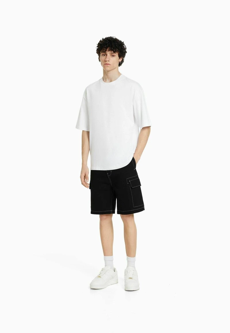 BERSHKA CONTRAST STITCH CARGO - Shorts - Black 4 BERSHKA CONTRAST STITCH CARGO - Shorts - Black – Bild 2