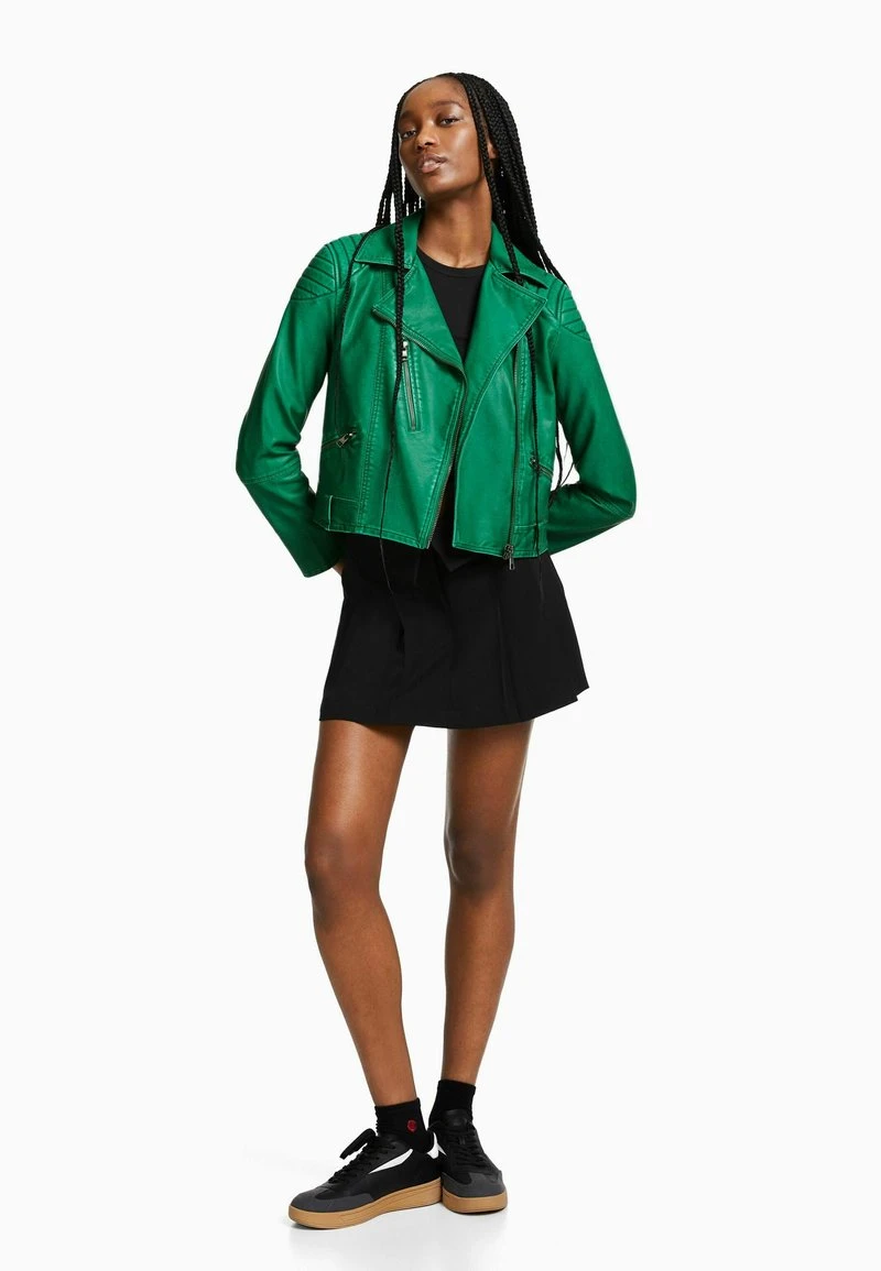 BERSHKA Kunstlederjacke - Evergreen 4 BERSHKA Kunstlederjacke - Evergreen – Bild 2