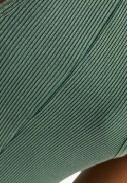 BERSHKA MIDI - Etuikleid - Green 11 BERSHKA MIDI - Etuikleid - Green -Bershka Verkaufsgeschäft ef9bdfe81c7545ac809d5374cb73304d