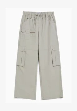 BERSHKA MULTIPOCKET WIDE LEG - Cargohose - Grey -Bershka Verkaufsgeschäft f047c4965e2d4a678784b003958d4ca4