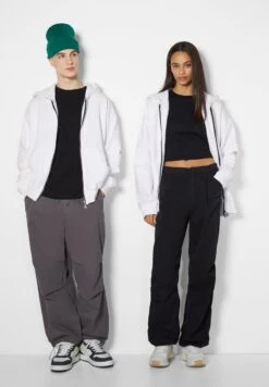 BERSHKA Sweatjacke - White