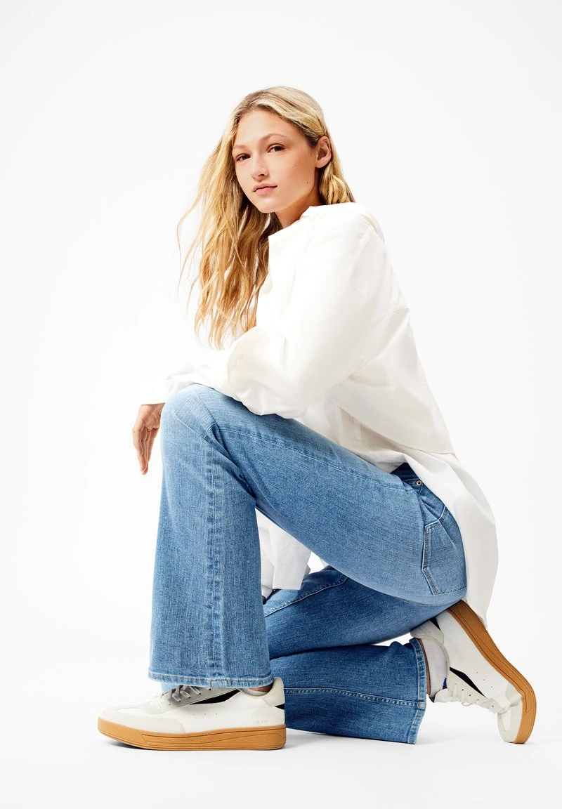 BERSHKA LOW WAIST - Jeans Bootcut - Light Blue Denim 7 BERSHKA LOW WAIST - Jeans Bootcut - Light Blue Denim – Bild 5