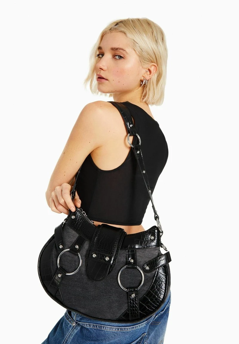 BERSHKA EMBOSSED WITH STRAP - Umhängetasche - Black 4 BERSHKA EMBOSSED WITH STRAP - Umhängetasche - Black – Bild 2