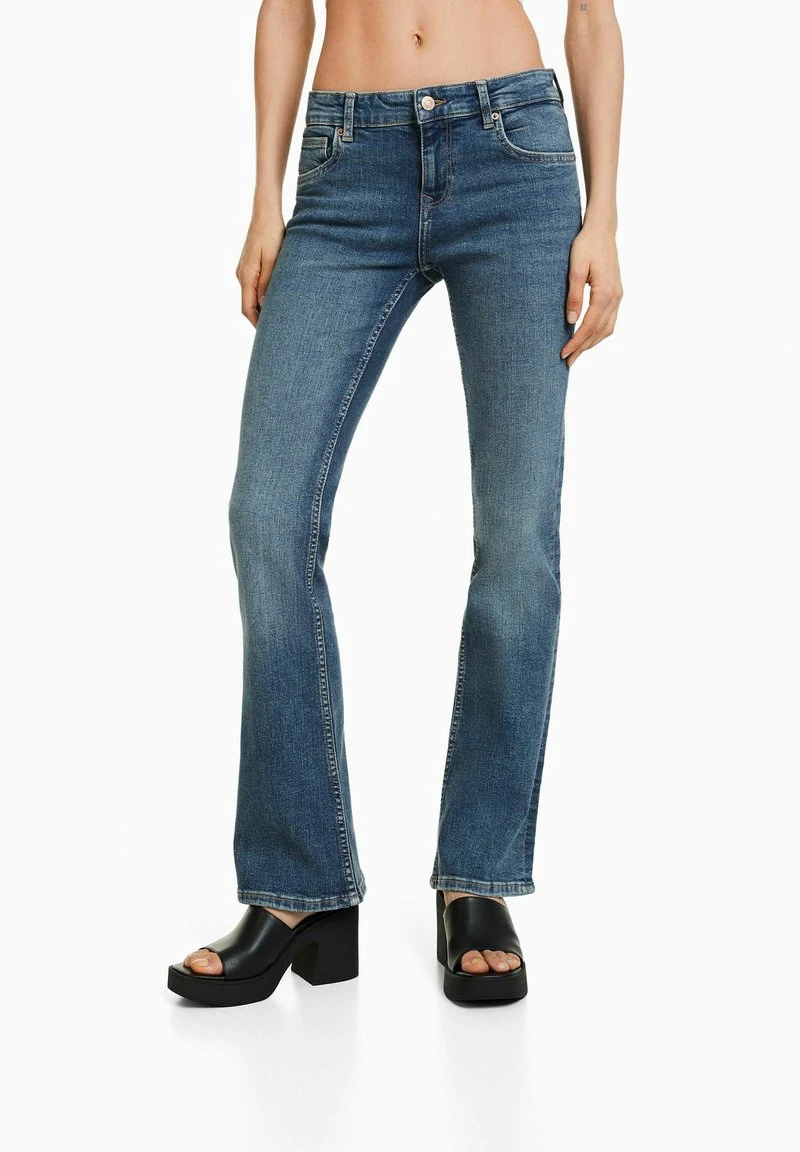 BERSHKA LOW WAIST - Jeans Bootcut - Light Blue 3 BERSHKA LOW WAIST - Jeans Bootcut - Light Blue