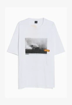 BERSHKA RACING - T-Shirt Print - Off White 12 BERSHKA RACING - T-Shirt Print - Off White -Bershka Verkaufsgeschäft f4de3bf4add84713a7dcf15dad48788e