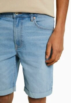 BERSHKA Jeans Shorts - Light Blue Denim -Bershka Verkaufsgeschäft f5899328cb1d42e985b9e9a953b10671