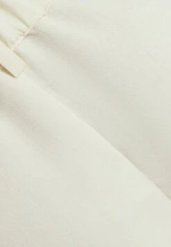 BERSHKA Cargohose - Beige 13 BERSHKA Cargohose - Beige -Bershka Verkaufsgeschäft f5c92b27a3ed43c095837cf1f97e280d