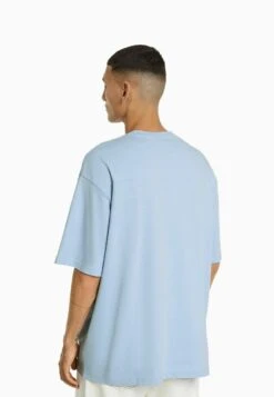 BERSHKA SHORT SLEEVE - T-Shirt Print - Light Blue -Bershka Verkaufsgeschäft f633472c32cf4cf9880e7ec6a5ffdd27