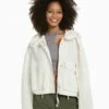 BERSHKA WITH POCKETS - HOODED - Leichte Jacke - White -Bershka Verkaufsgeschäft f69265ecac2f4e2d983f70e62e798f57