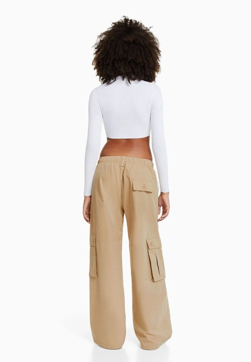 BERSHKA MULTIPOCKET WIDE LEG - Cargohose - Camel 5 BERSHKA MULTIPOCKET WIDE LEG - Cargohose - Camel – Bild 3