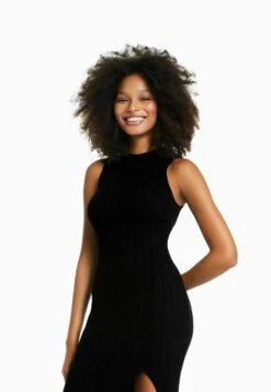 BERSHKA SLEEVELESS - Etuikleid - Black 10 BERSHKA SLEEVELESS - Etuikleid - Black -Bershka Verkaufsgeschäft f737ca28c0874ec3a5685cc8439a3c3a