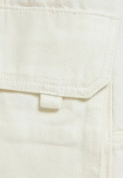 BERSHKA BAGGY CARGO - Shorts - Beige -Bershka Verkaufsgeschäft f7dde8088aa6451e90730f77d0ed7bfa