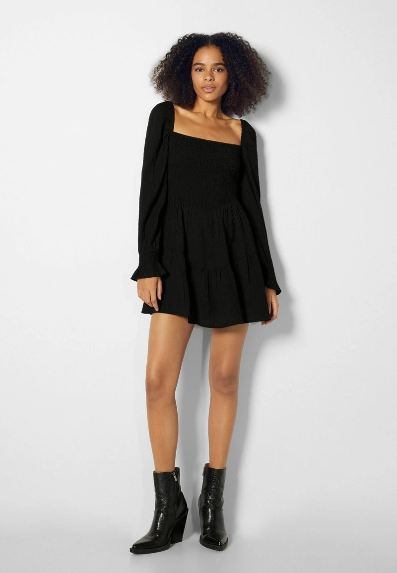 BERSHKA TEXTURED VOLUMINOUS - LONG SLEEVE - Freizeitkleid - Black 4 BERSHKA TEXTURED VOLUMINOUS - LONG SLEEVE - Freizeitkleid - Black – Bild 2