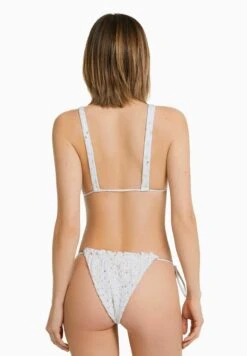 BERSHKA SMOCKED - Bikini-Hose - Off White 10 BERSHKA SMOCKED - Bikini-Hose - Off White -Bershka Verkaufsgeschäft f89a286943924ad2bf67661289b7249e