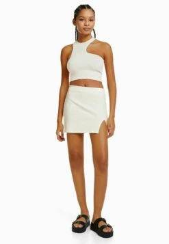 BERSHKA Minirock - Beige -Bershka Verkaufsgeschäft f8ebb81fc90347a8b5d032f8924b4437