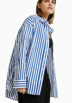 BERSHKA LONG SLEEVE OVERSIZE - Hemdbluse - Blue -Bershka Verkaufsgeschäft f9cd1743c7a743028e936d026c9107df