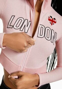 BERSHKA WITH EMBROIDERY - Strickjacke - Light Pink -Bershka Verkaufsgeschäft fb5ba7ab092044eab8a9e53190c97759