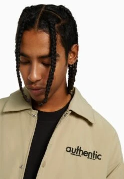 BERSHKA BACK PRINT - Übergangsjacke - Camel 11 BERSHKA BACK PRINT - Übergangsjacke - Camel -Bershka Verkaufsgeschäft fc6257ac04f64a5f9eaf3b302b6f3ddc