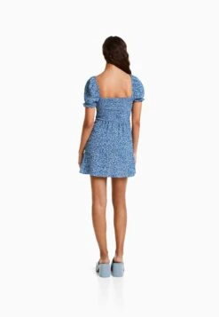 BERSHKA FLORAL TEXTURED - Freizeitkleid - Dark Blue 10 BERSHKA FLORAL TEXTURED - Freizeitkleid - Dark Blue -Bershka Verkaufsgeschäft fc91639605454ad2bdfb2ada8f41b8d5