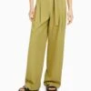 BERSHKA CARROT FIT WITH A BUCKLE - Stoffhose - Green